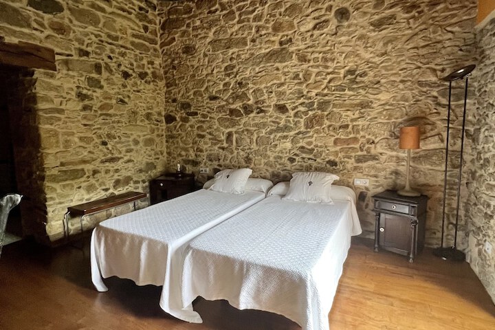 Room 8 of 77