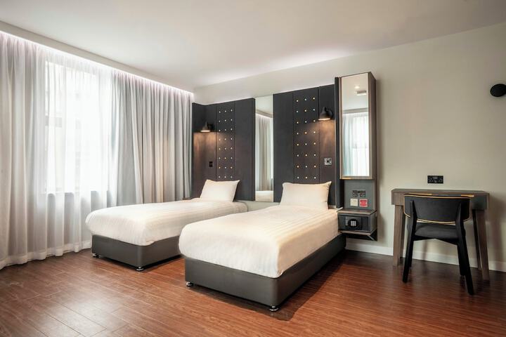 Room 33 of 55
