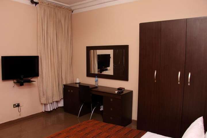 Room 8 of 24