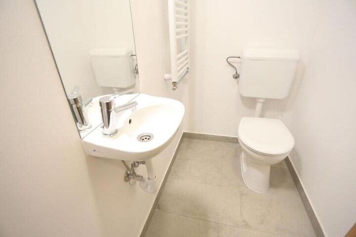 Room 5 of 87