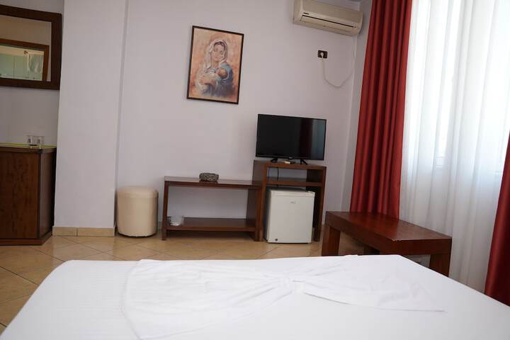 Room 8 of 22