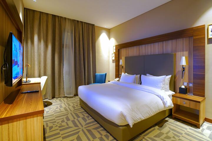 Room 5 of 18
