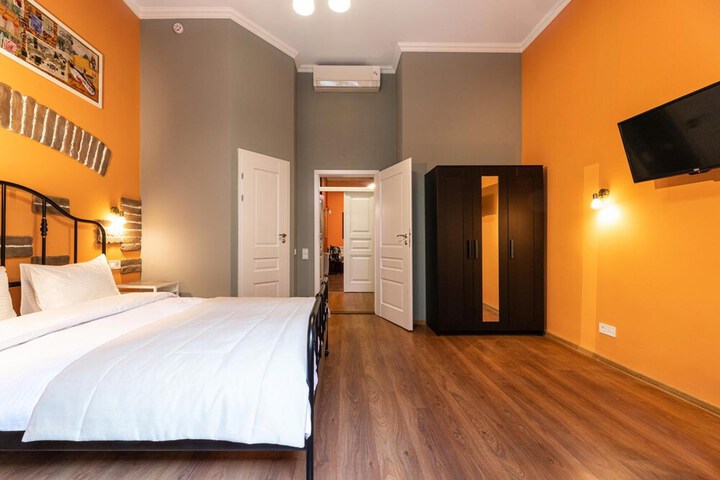 Room 32 of 50