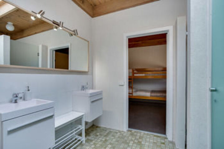 Room 3 of 32
