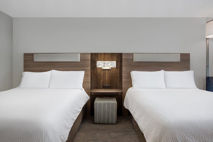 2 Queen Beds (5 of 11)