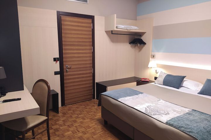 Room 34 of 60