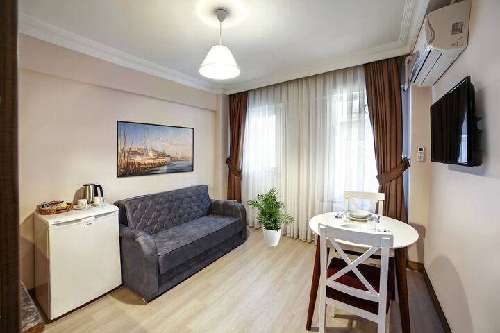 Room 21 of 37