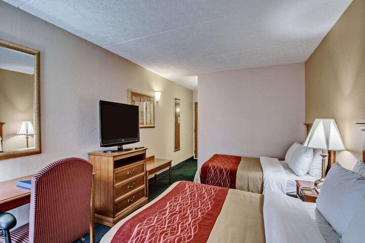 2 Double Beds (3 of 8)