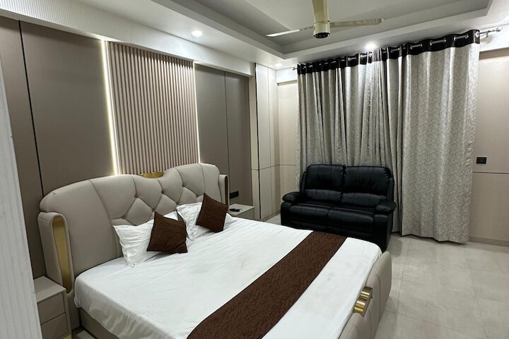 Room 10 of 24