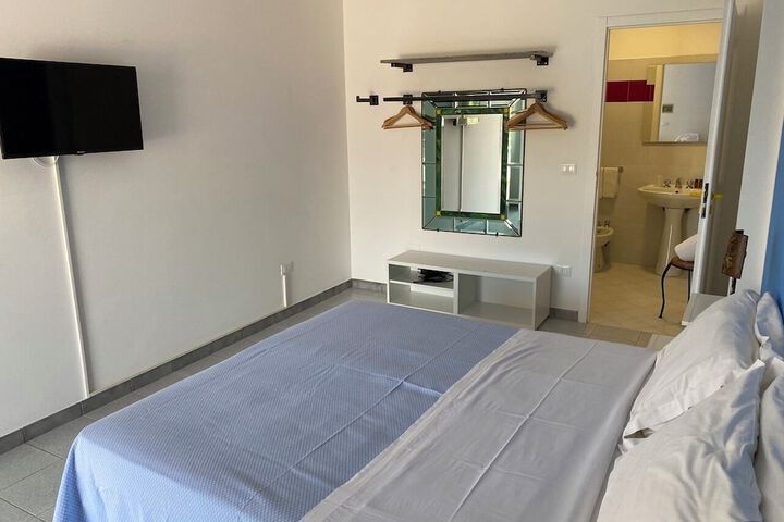 Room 13 of 30