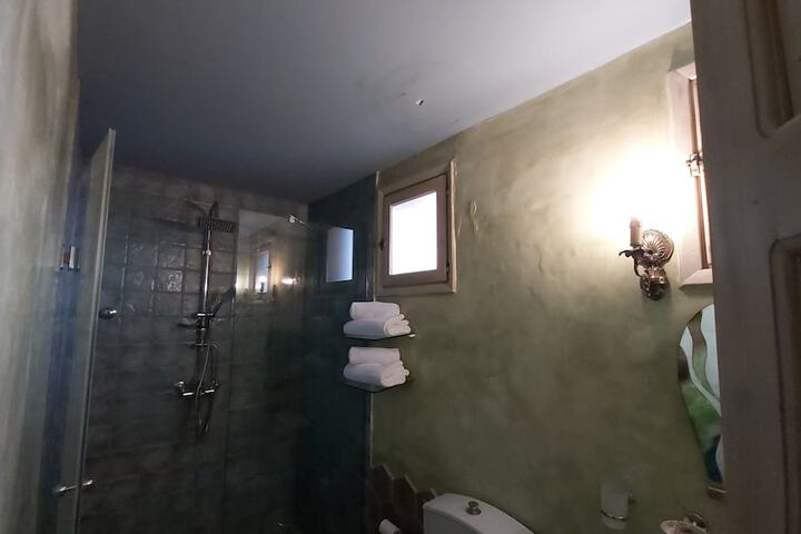 Room 168 of 446