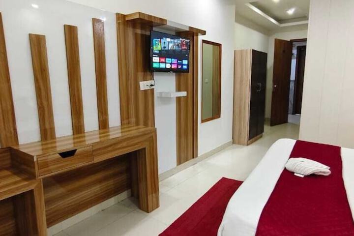 Room 8 of 24