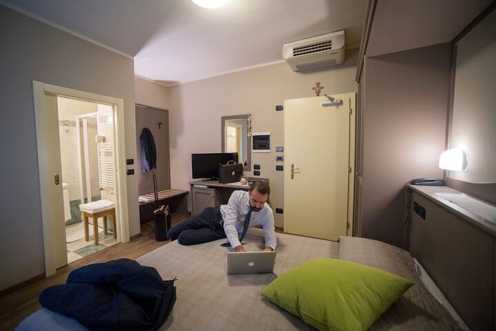 Room 5 of 49