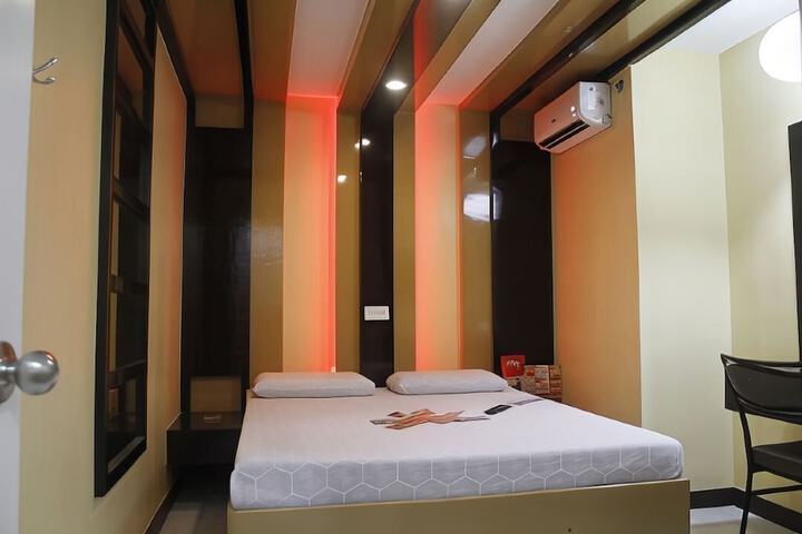 Room 10 of 25