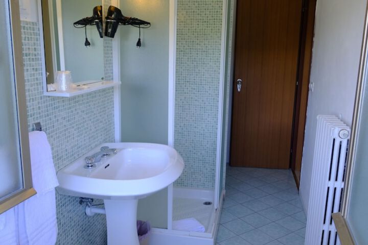 Room 15 of 28