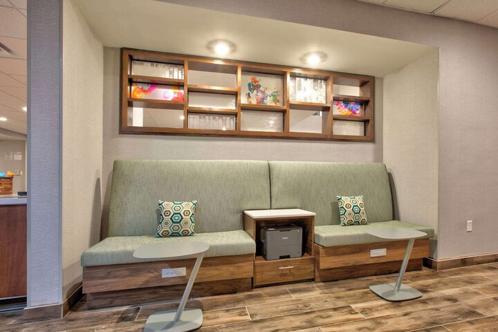 Business Center 26 of 29