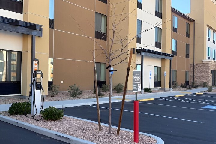 Electric vehicle charging station