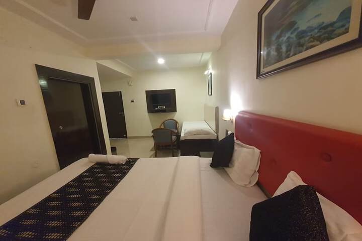 Room 10 of 27