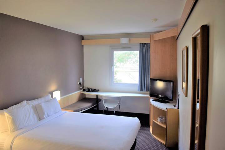 Room 16 of 33