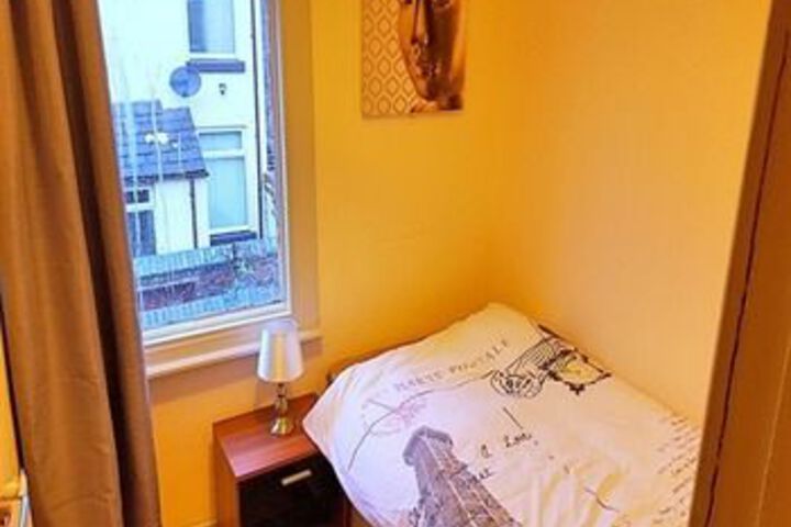 Room 9 of 24