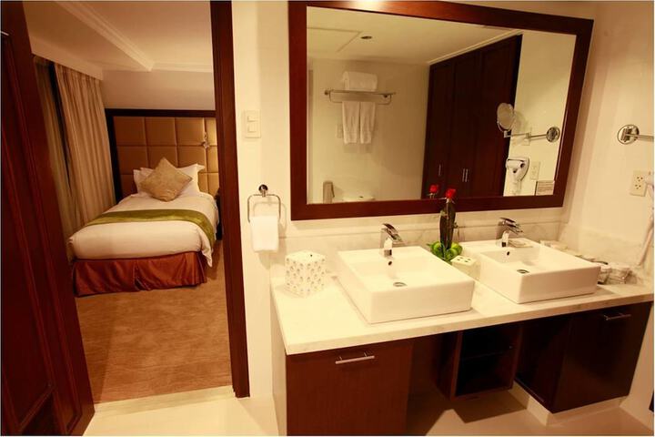 Room 32 of 90