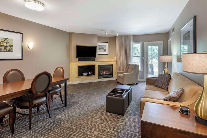 1 King Bed Efficiency (13 of 16)