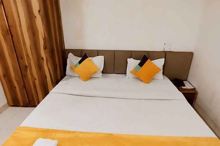 Room 3 of 38
