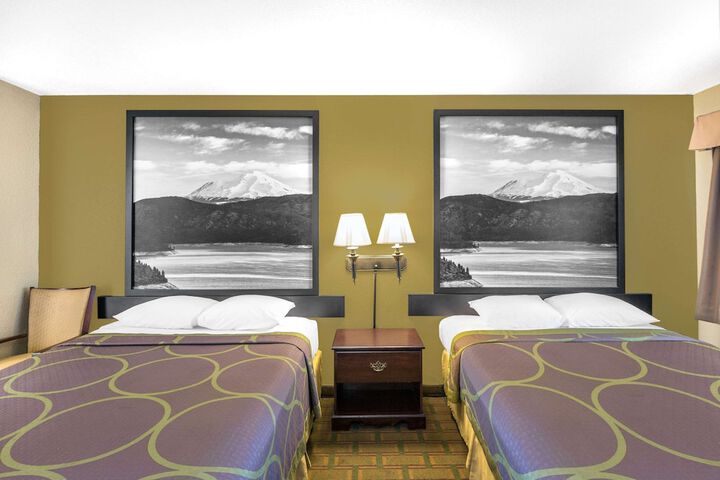 1 Queen Bed (3 of 26)