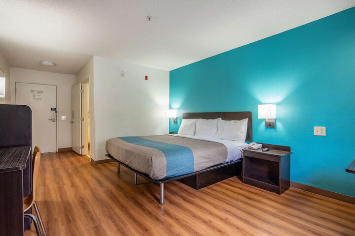Room 9 of 46