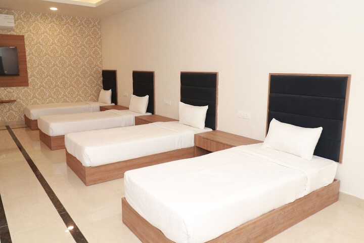 Room 8 of 22