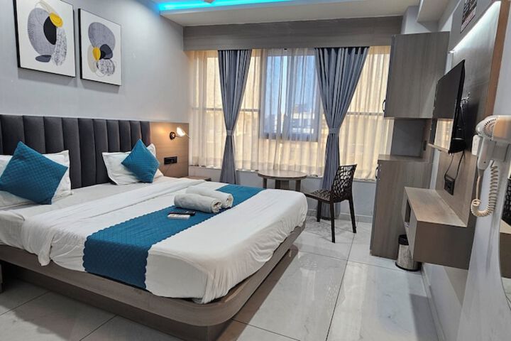 Room 7 of 18