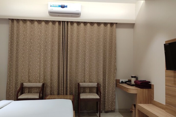 Room 6 of 39