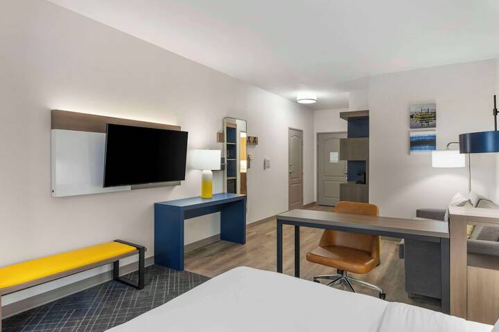 1 King Bed Suite (14 of 15)