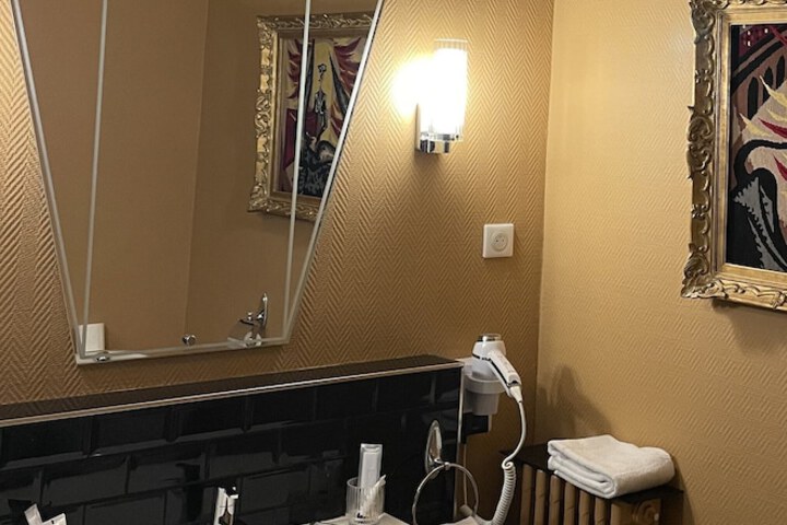 Room 35 of 46