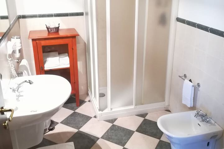 Room 27 of 31