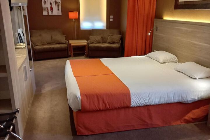 Room 13 of 50
