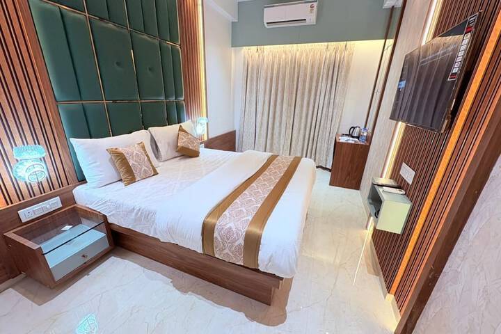 Room 11 of 34