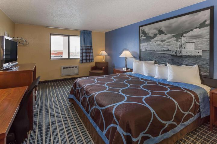 1 King Bed (1 of 6)