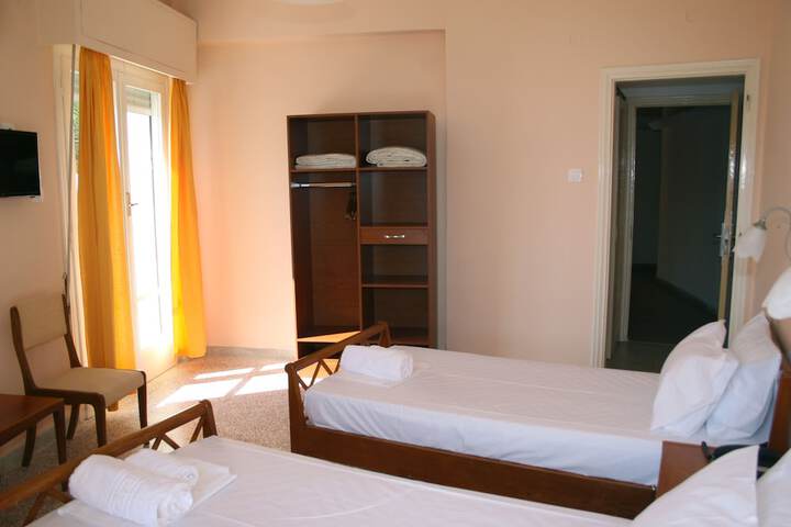 Room 11 of 35