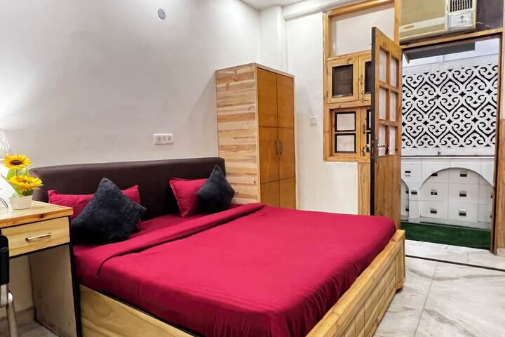 Room 5 of 20