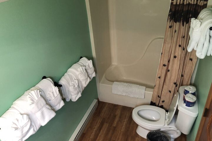 Room 104 of 186