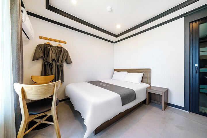 Room 14 of 27