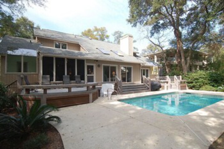 Pool 20 of 34