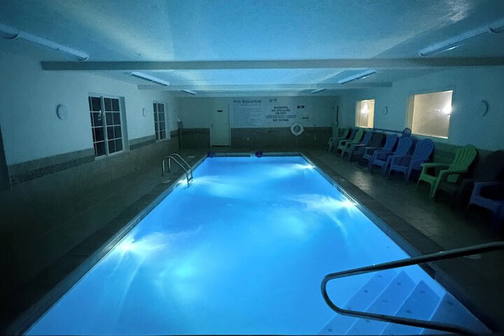 Indoor spa tub