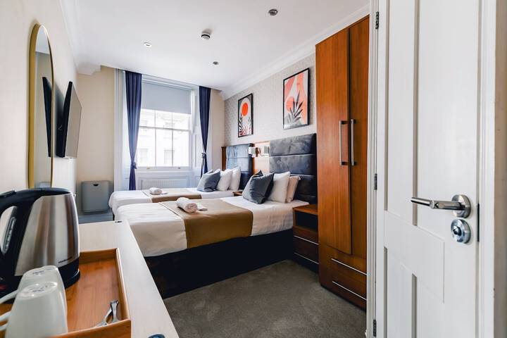 Room 52 of 110