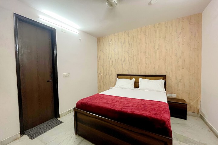Room 4 of 6
