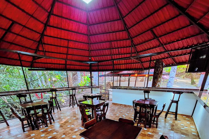 Lounge 59 of 76