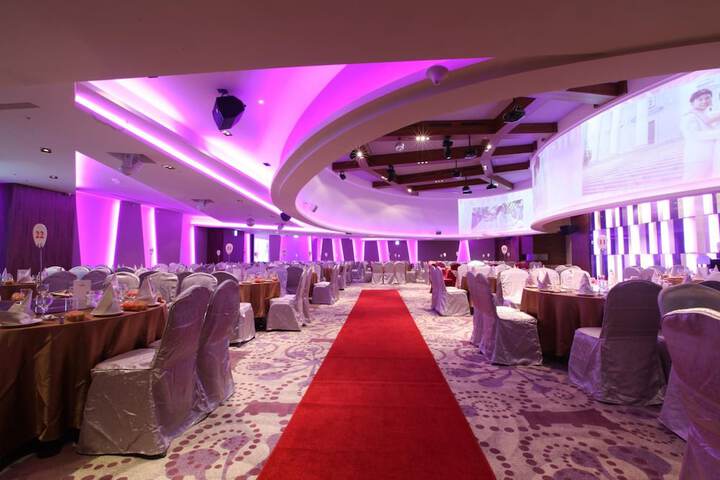 Ballroom/Hall 42 of 50