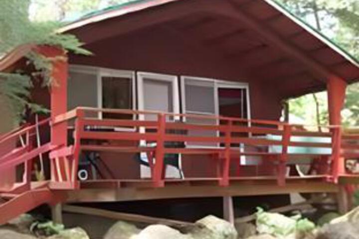Hide-A-Way - Two Bedroom Cottage Lakeside