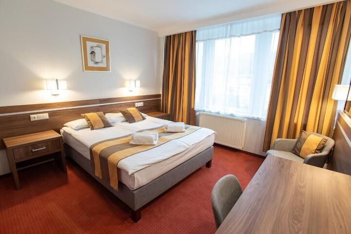 Room 4 of 44